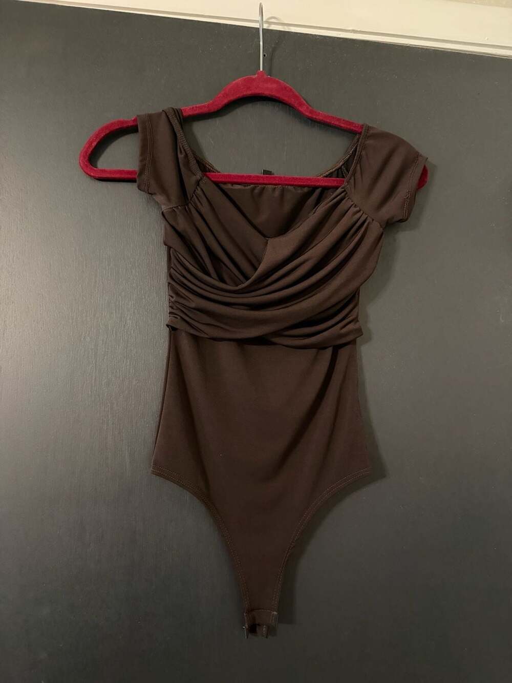 Fashion Nova Off-Shoulder Ruched Brown Bodysuit